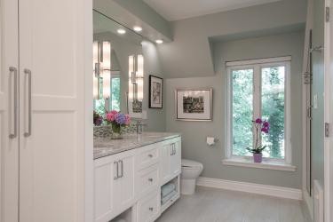 Источник вдохновения для домашнего уюта: ванная комната среднего размера в классическом стиле с столешницей из искусственного кварца