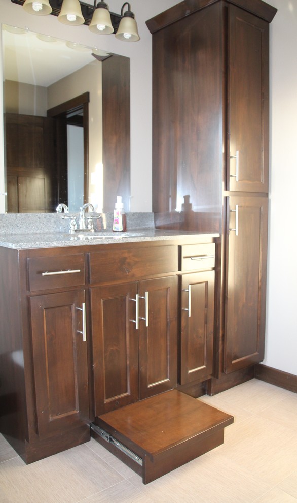 Vanities with Built In Step Stool & Linen Moderno Cuarto