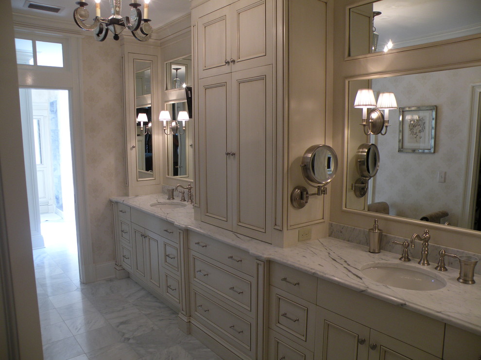 Inspiration for a classic bathroom in Jacksonville.