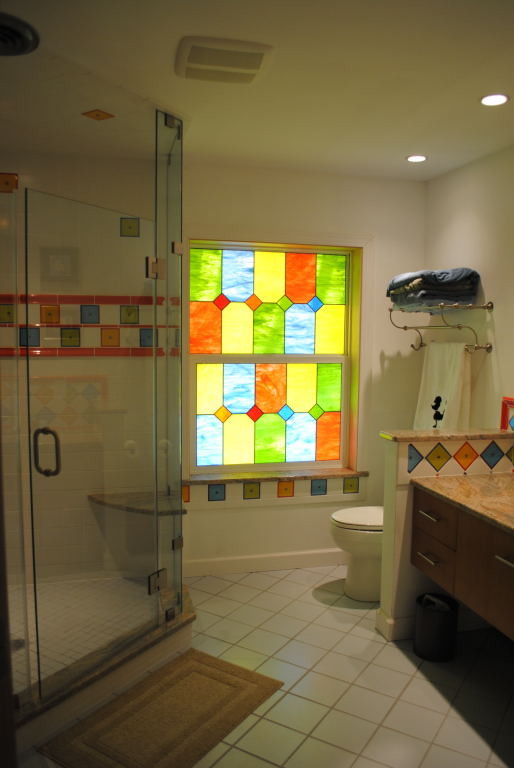 Exemple d'une salle de bain éclectique.