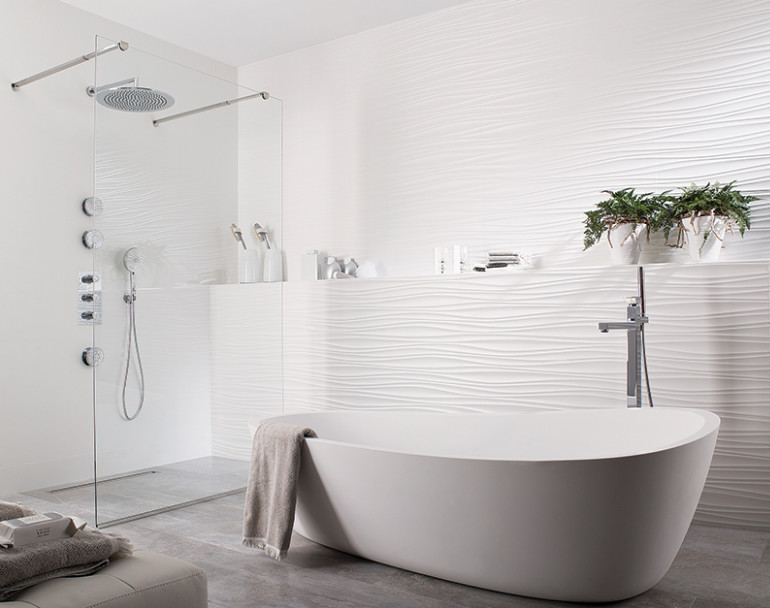 Idées déco pour une grande salle de bain principale moderne avec une baignoire indépendante, une douche d'angle, un carrelage blanc, des carreaux de porcelaine, un sol en carrelage de porcelaine, un sol gris et aucune cabine.