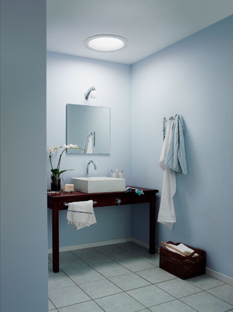 Idéer för att renovera ett mellanstort funkis badrum med dusch, med blå väggar