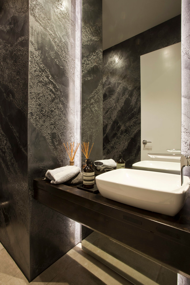 Foto di una stanza da bagno design con pareti grigie
