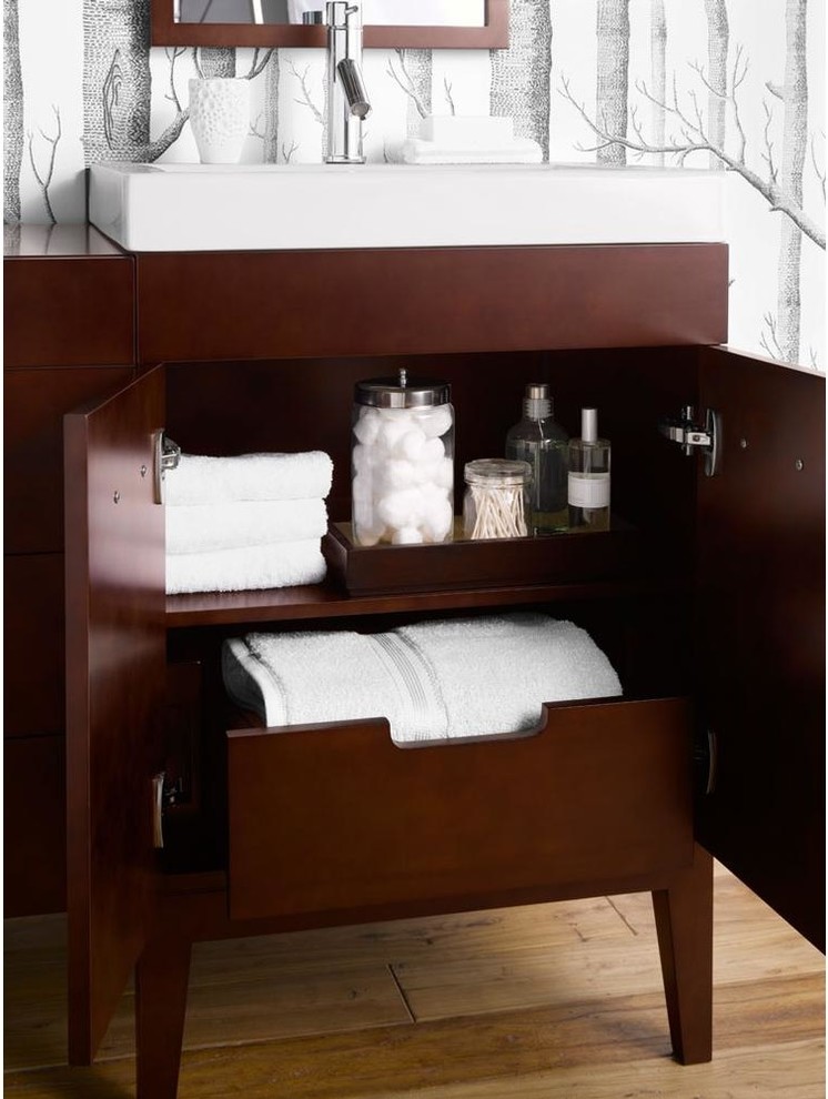 Immagine di una piccola stanza da bagno con doccia chic con ante lisce, ante in legno bruno, pareti multicolore, parquet chiaro, lavabo sospeso e top in superficie solida