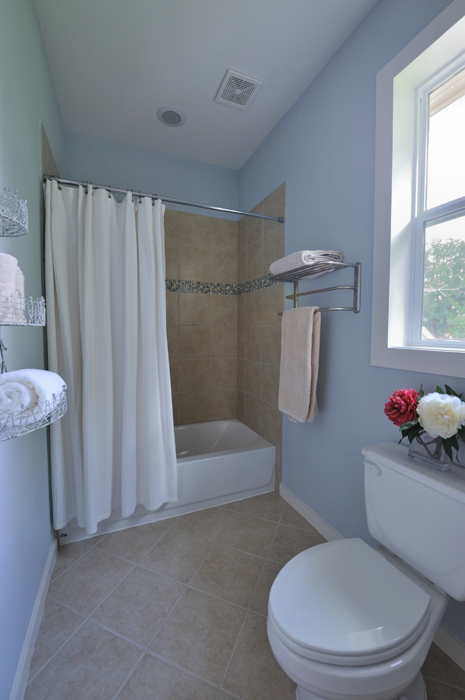 Example of a small classic master beige tile and ceramic tile ceramic tile bathroom design in Houston with a two-piece toilet and blue walls