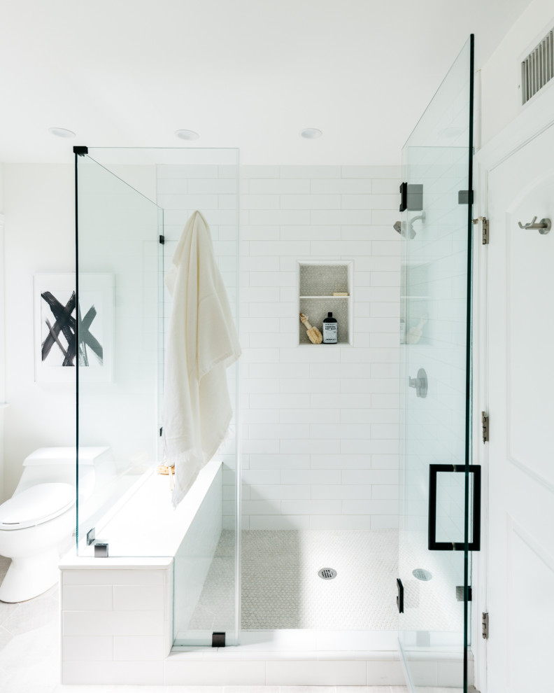 ロサンゼルスにある北欧スタイルのおしゃれな浴室の写真