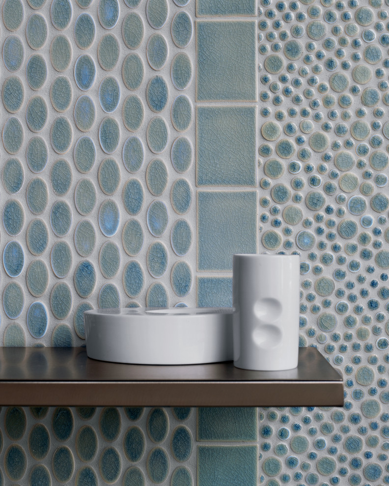 Источник вдохновения для домашнего уюта: ванная комната в классическом стиле с синей плиткой и керамической плиткой
