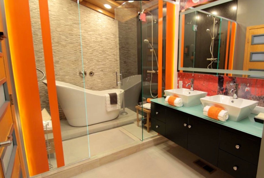 Свежая идея для дизайна: главная ванная комната среднего размера в современном стиле с плоскими фасадами, черными фасадами, стеклянной столешницей, отдельно стоящей ванной, душевой комнатой, серой плиткой, каменной плиткой, оранжевыми стенами, бетонным полом, настольной раковиной, серым полом, душем с распашными дверями и зеленой столешницей - отличное фото интерьера