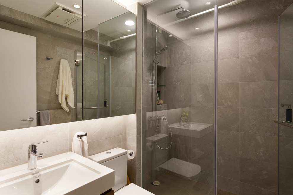 Small modern ensuite wet room bathroom in Hong Kong with flat-panel cabinets, medium wood cabinets, a one-piece toilet, grey tiles, ceramic tiles, grey walls, ceramic flooring and engineered stone worktops.