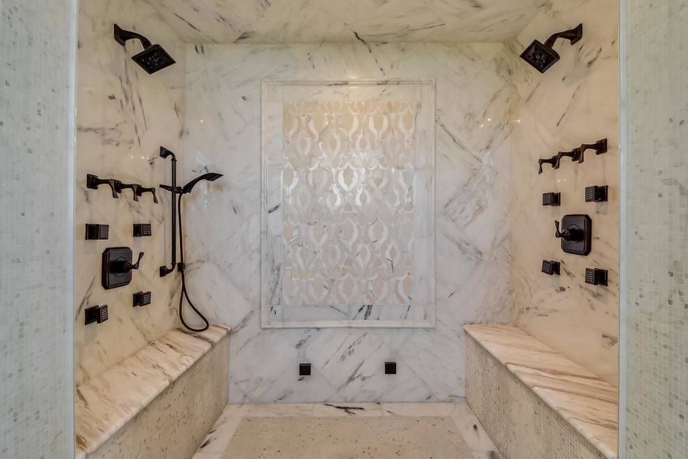 Exemple d'une grande salle de bain principale méditerranéenne en bois brun avec un placard avec porte à panneau surélevé, une baignoire posée, une douche double, WC à poser, un carrelage blanc, un carrelage de pierre, un mur blanc, un sol en marbre, un lavabo encastré et un plan de toilette en marbre.