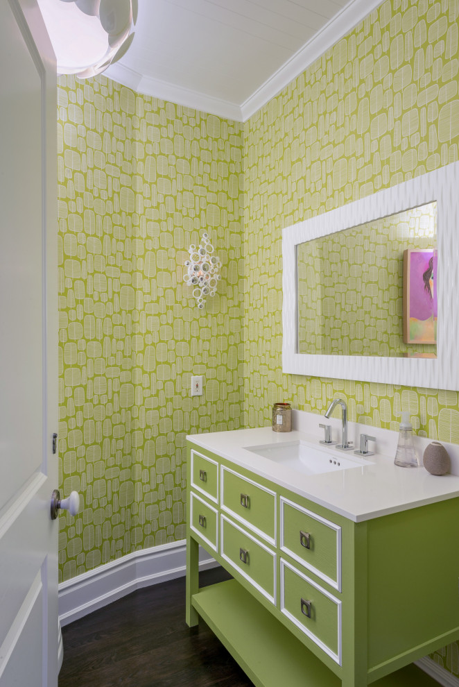 На фото: ванная комната в стиле неоклассика (современная классика) с зелеными фасадами, зелеными стенами, темным паркетным полом, врезной раковиной, коричневым полом, белой столешницей и плоскими фасадами