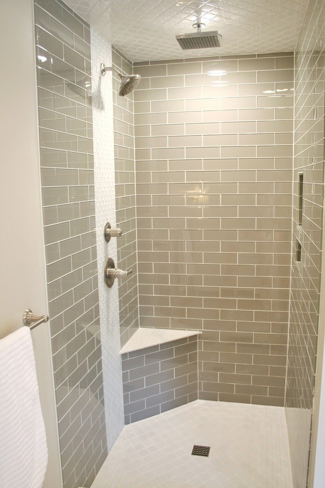 デンバーにある広いトランジショナルスタイルのおしゃれな浴室の写真