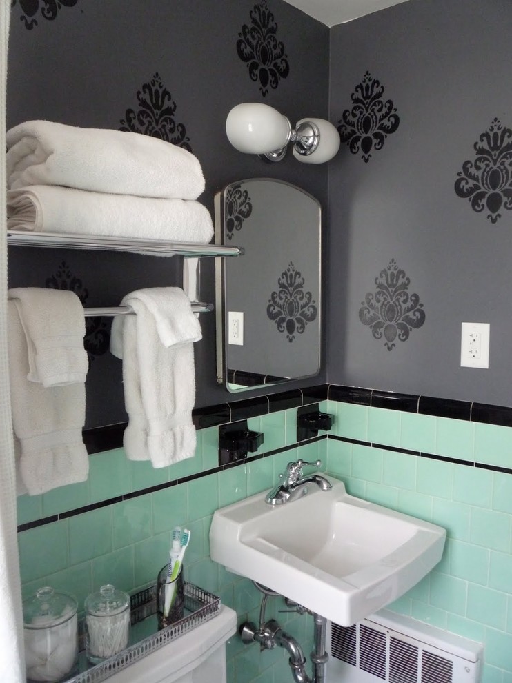 Foto de cuarto de baño clásico con paredes multicolor