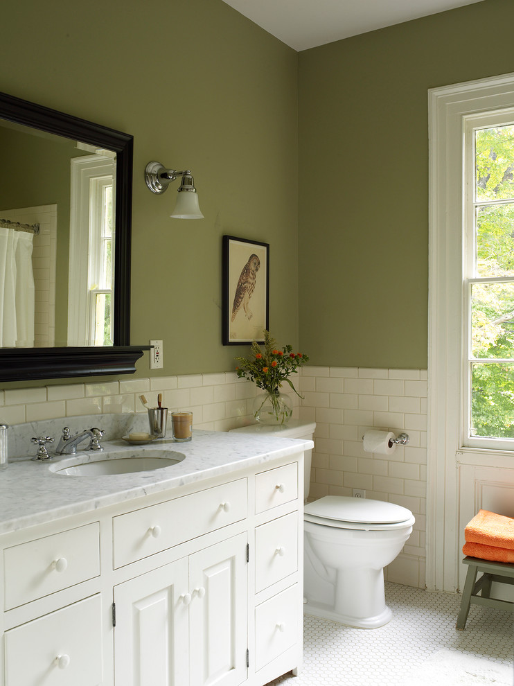 Bathroom - cottage bathroom idea in New York