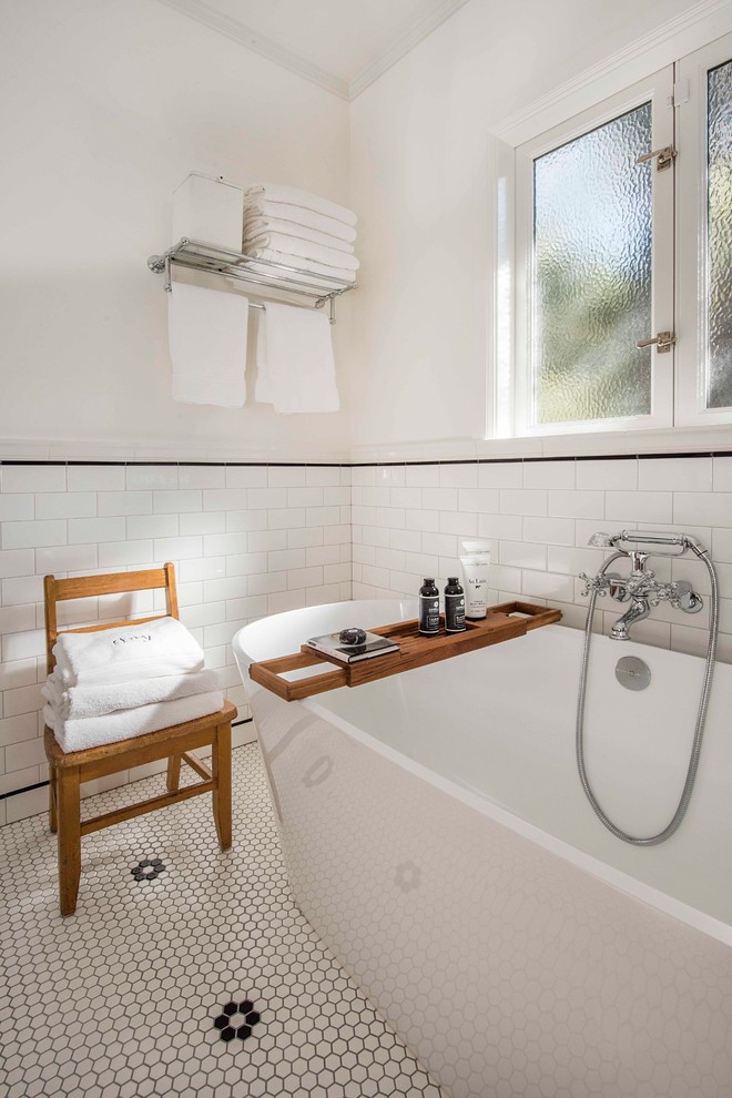 サンフランシスコにあるミッドセンチュリースタイルのおしゃれな浴室の写真