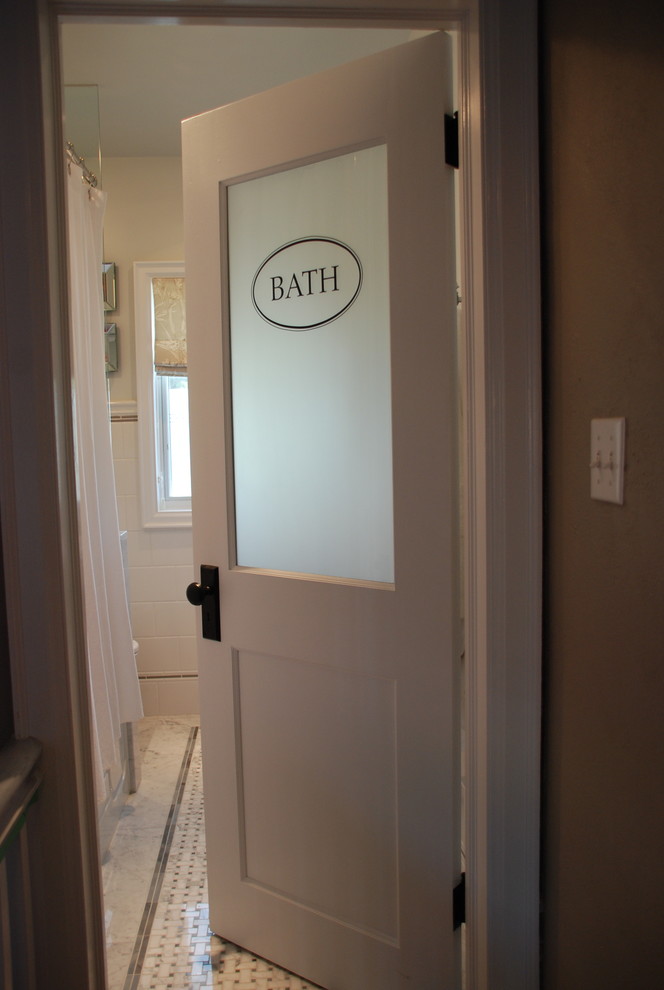 Inspiration for a timeless bathroom remodel in Toronto