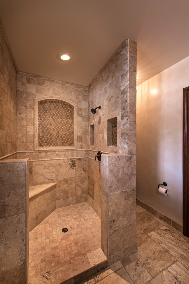 Réalisation d'une salle de bain tradition en bois foncé avec une vasque, un placard avec porte à panneau surélevé, un plan de toilette en marbre, une douche ouverte, un carrelage beige, un carrelage de pierre, un sol en calcaire, un mur beige, un sol beige et aucune cabine.