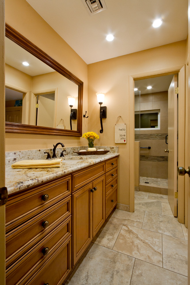 This is an example of a classic bathroom in Phoenix.