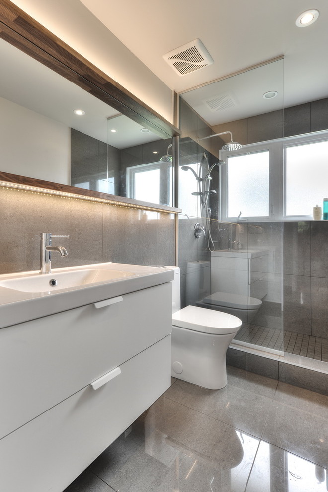 Doorless shower - small modern 3/4 gray tile and porcelain tile porcelain tile doorless shower idea in Montreal with flat-panel cabinets, white cabinets, a one-piece toilet, gray walls and an integrated sink