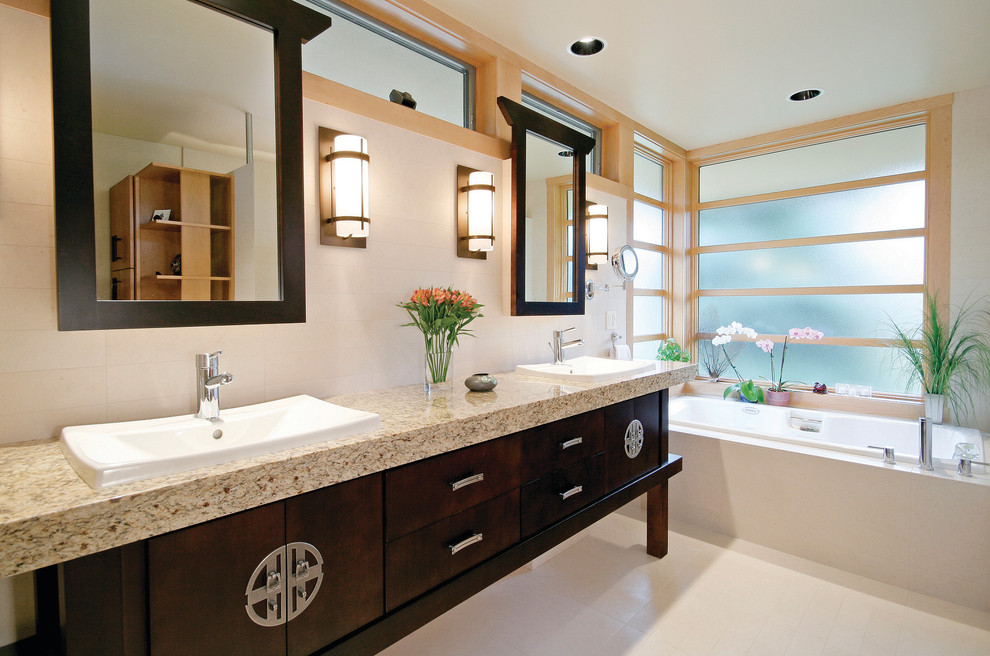 Пример оригинального дизайна: ванная комната в восточном стиле с накладной раковиной