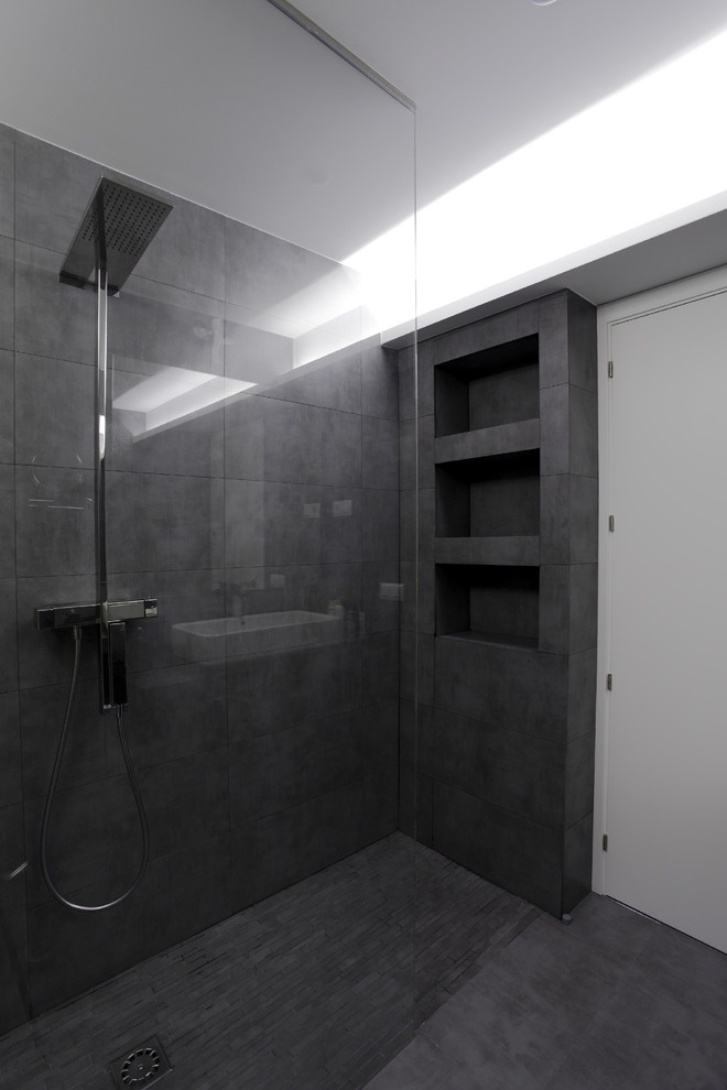 Diseño de cuarto de baño contemporáneo con espejo con luz