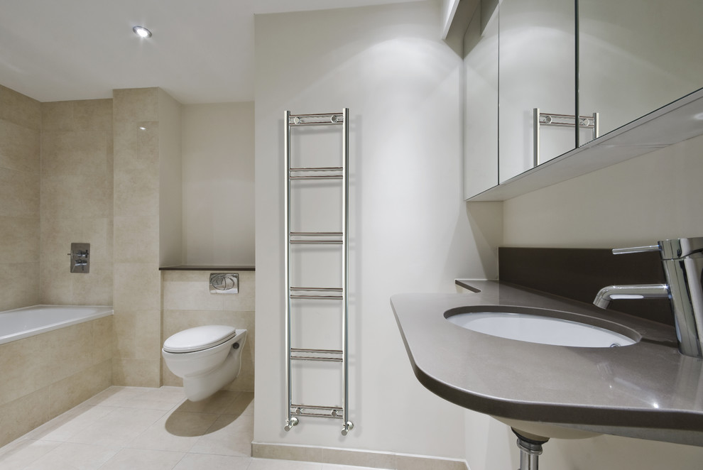 This is an example of a modern bathroom in West Midlands.