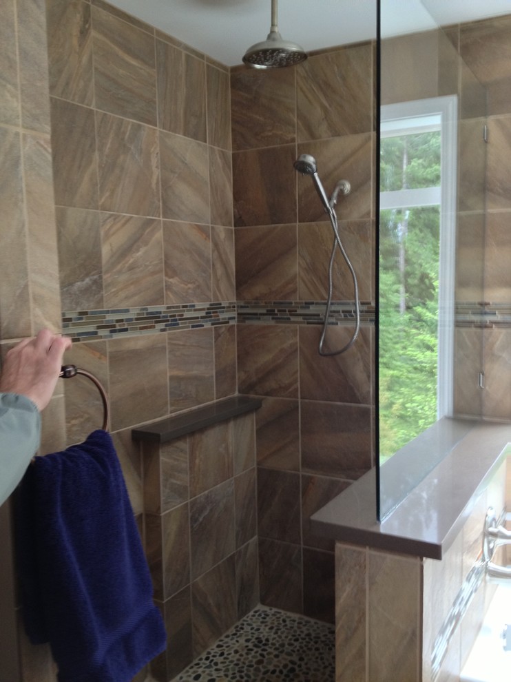 walk doorless shower Klassisch Badezimmer Seattle von Paul