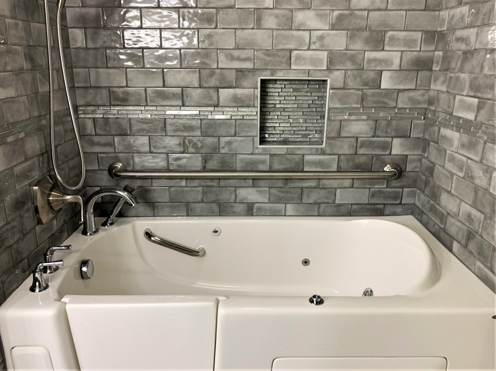 Свежая идея для дизайна: главная ванная комната среднего размера в классическом стиле - отличное фото интерьера