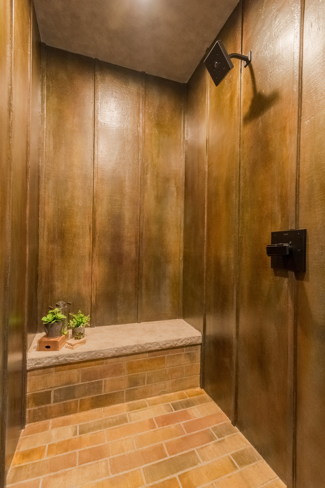 Exemple d'une salle de bain principale industrielle de taille moyenne avec un espace douche bain, un carrelage marron, des carreaux de béton, un mur marron, sol en béton ciré et un sol multicolore.