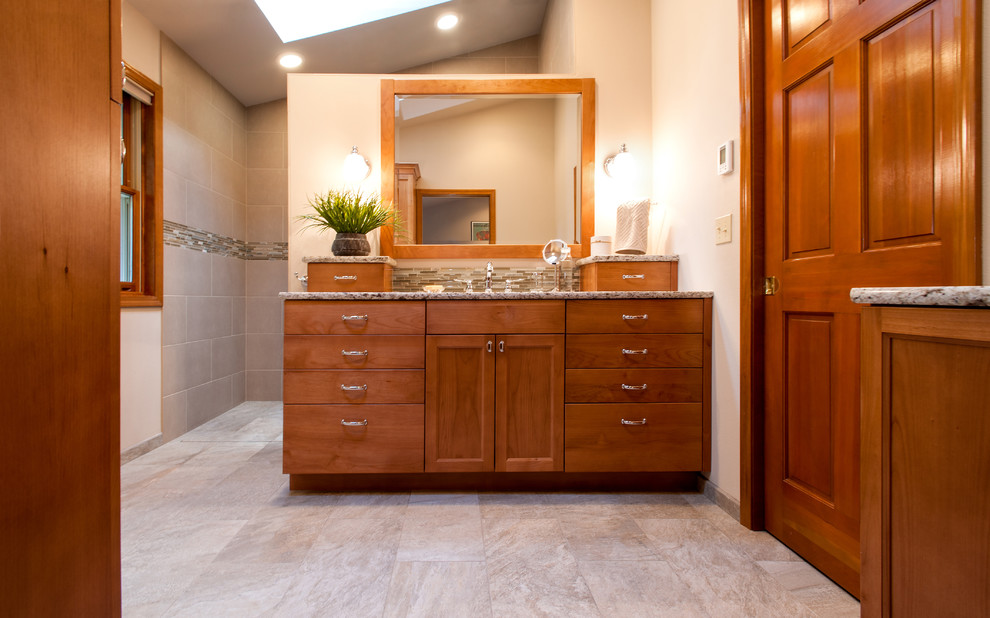 Idées déco pour une salle de bain craftsman en bois brun avec un lavabo encastré, une douche ouverte, un carrelage beige, mosaïque, un mur beige et un sol en carrelage de porcelaine.