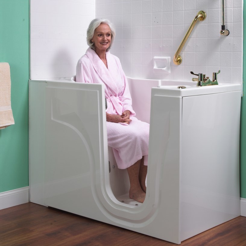 Ispirazione per una piccola stanza da bagno con doccia minimal con pareti verdi, parquet scuro e pavimento marrone