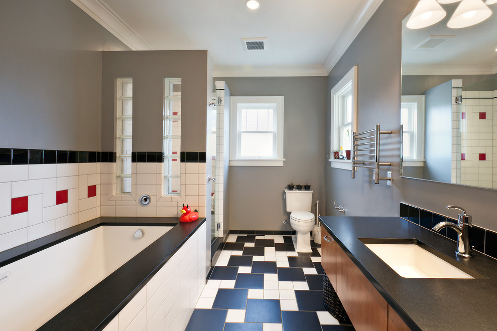 Идея дизайна: ванная комната в современном стиле с врезной раковиной, плоскими фасадами, фасадами цвета дерева среднего тона, полновстраиваемой ванной, душем в нише, раздельным унитазом, разноцветной плиткой и керамической плиткой