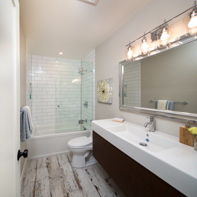 Walnut Creek Modern Farmhouse (Larkey Park) Country Bathroom San