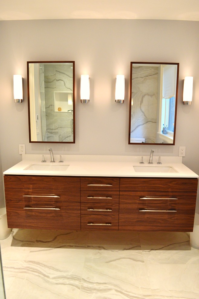 Ispirazione per una stanza da bagno padronale design di medie dimensioni con ante lisce e ante in legno bruno