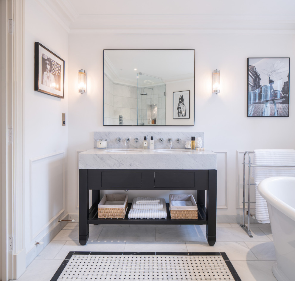ロンドンにあるトランジショナルスタイルのおしゃれな浴室の写真
