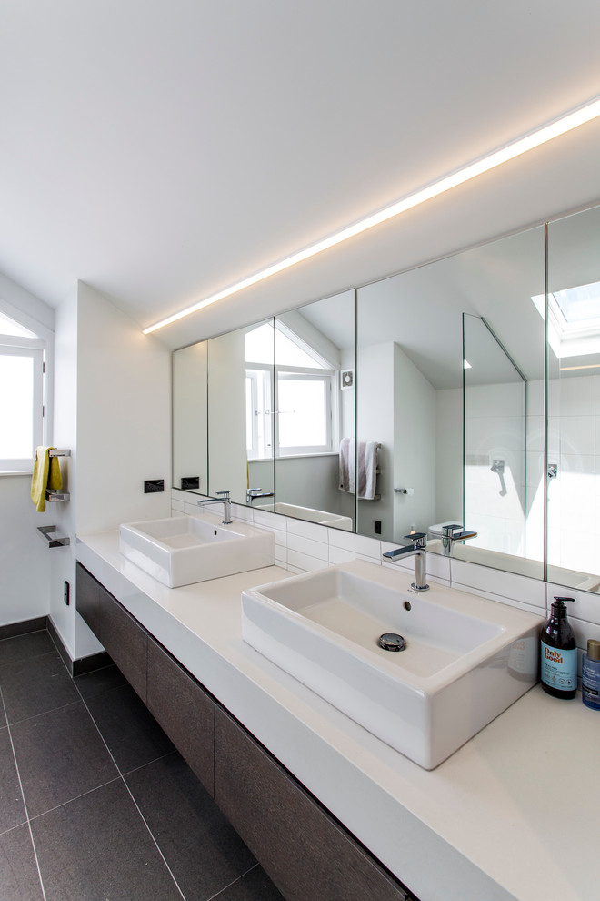 Inspiration for a timeless bathroom remodel in Auckland