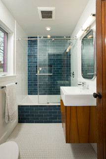 https://st.hzcdn.com/simgs/pictures/bathrooms/washington-dc-kitchen-and-bath-renovation-four-brothers-design-build-img~dc11a63e04f22ad7_3-7202-1-6374546.jpg