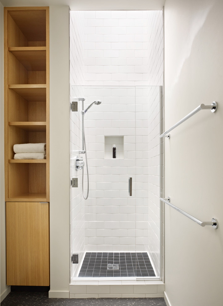 Свежая идея для дизайна: ванная комната в стиле ретро с плиткой кабанчик - отличное фото интерьера