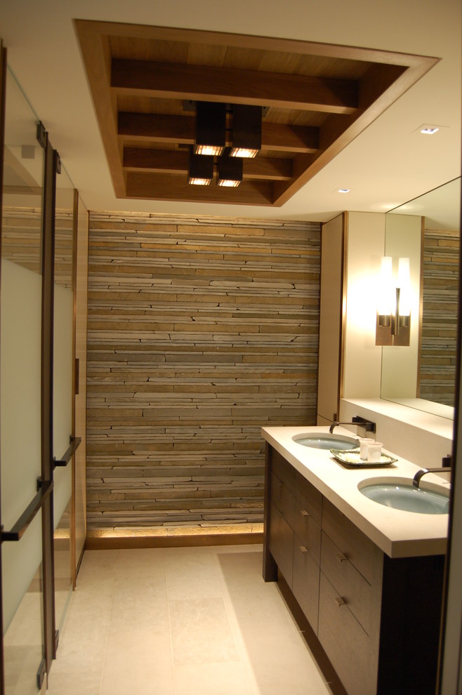 Idées déco pour une salle de bain contemporaine avec un carrelage de pierre.