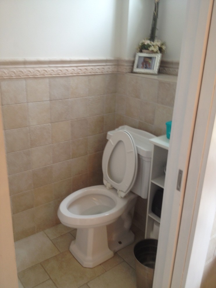 Стильный дизайн: главная ванная комната в классическом стиле с раздельным унитазом - последний тренд