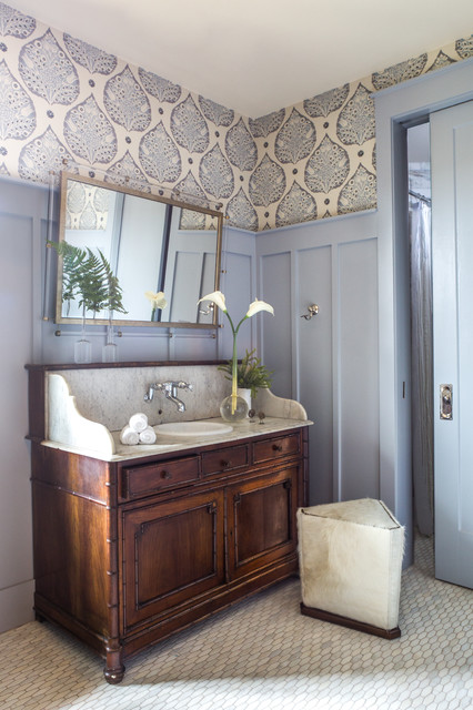 Bathroom of the Week: Dramatic Black Walls and Art Deco Style