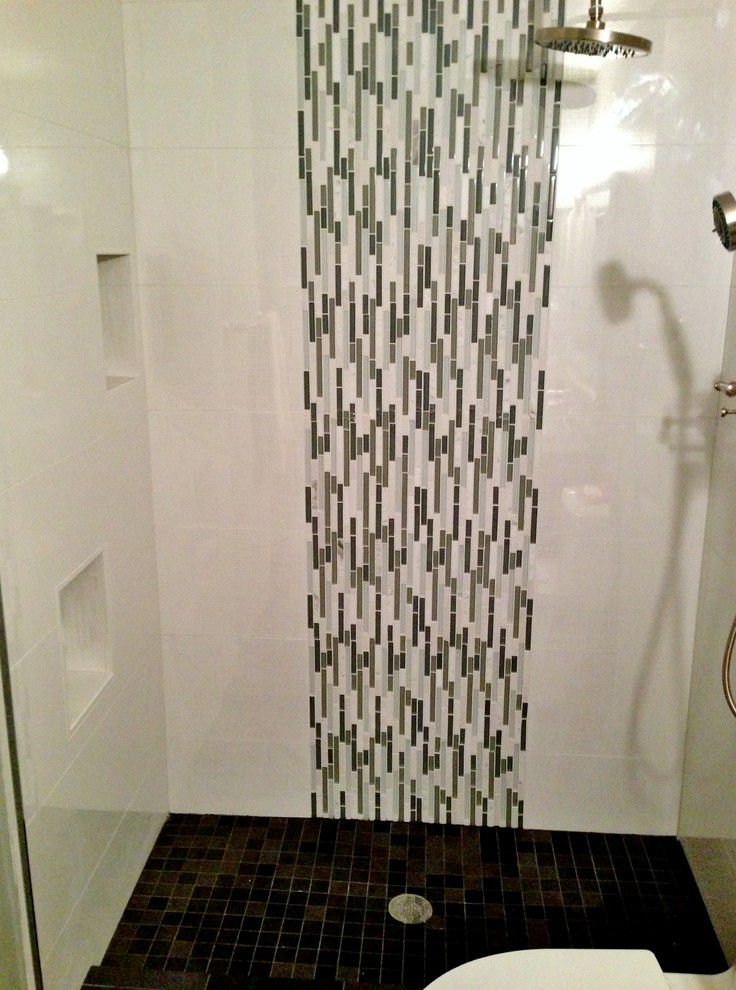 Mid-sized bathroom photo in San Diego