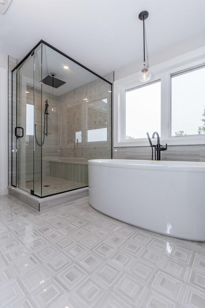 Esempio di una stanza da bagno design con ante in stile shaker, ante grigie, piastrelle grigie, piastrelle in gres porcellanato, pareti grigie, pavimento in gres porcellanato, top in quarzo composito, pavimento grigio e top bianco
