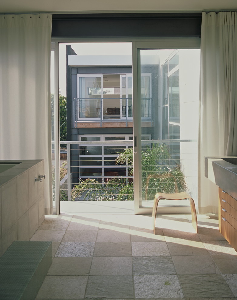 Modelo de cuarto de baño minimalista con baldosas y/o azulejos de piedra