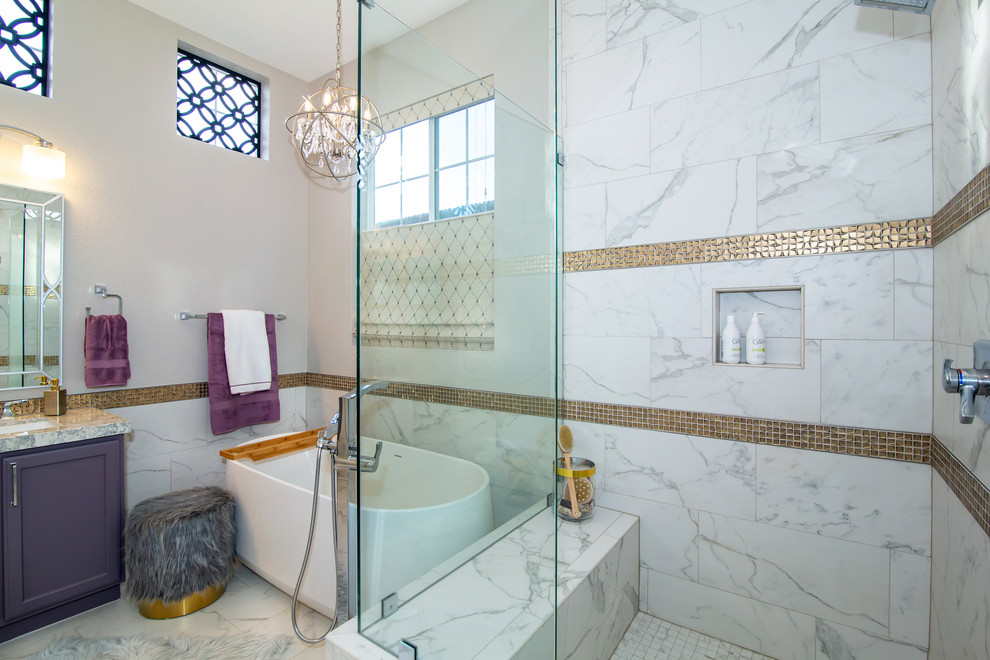 Idéer för att renovera ett stort vintage grå grått en-suite badrum, med luckor med upphöjd panel, lila skåp, ett fristående badkar, en hörndusch, vit kakel, marmorkakel, beige väggar, marmorgolv, ett undermonterad handfat, laminatbänkskiva, vitt golv och dusch med gångjärnsdörr