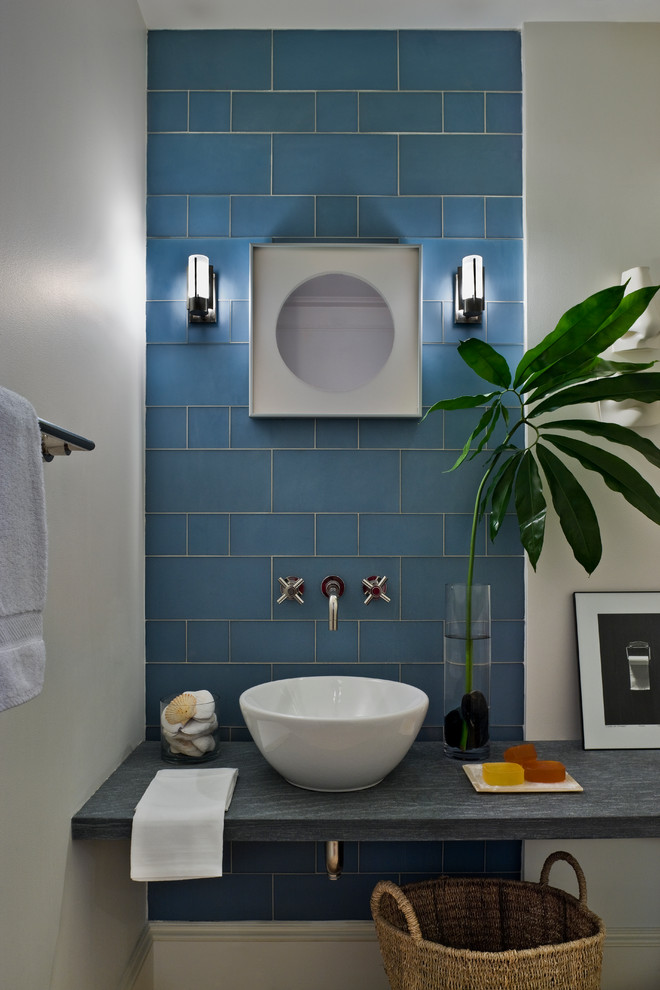 На фото: ванная комната среднего размера в стиле неоклассика (современная классика) с синей плиткой, керамической плиткой, белыми стенами, настольной раковиной, столешницей из талькохлорита и серой столешницей