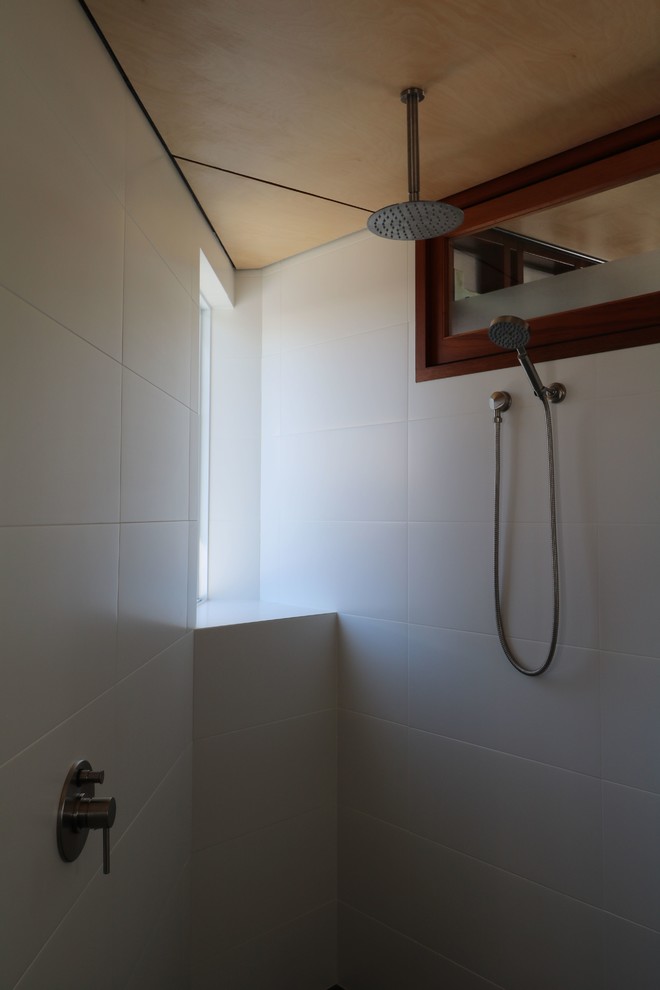 Inspiration for a contemporary bathroom remodel in Brisbane