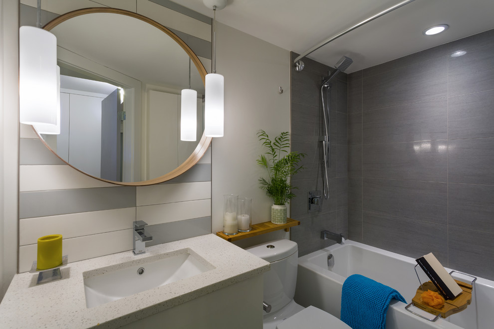 Идея дизайна: маленькая ванная комната в стиле модернизм для на участке и в саду