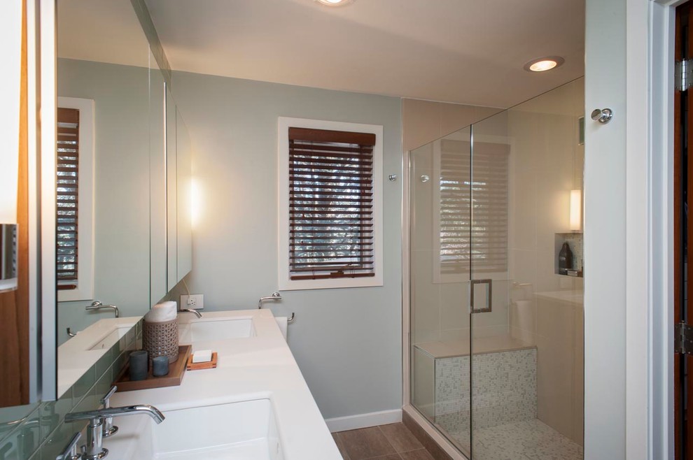 Photo of a medium sized modern ensuite bathroom in Bridgeport with an integrated sink, flat-panel cabinets, medium wood cabinets, solid surface worktops, an alcove shower, a one-piece toilet, green tiles, glass tiles, grey walls and ceramic flooring.