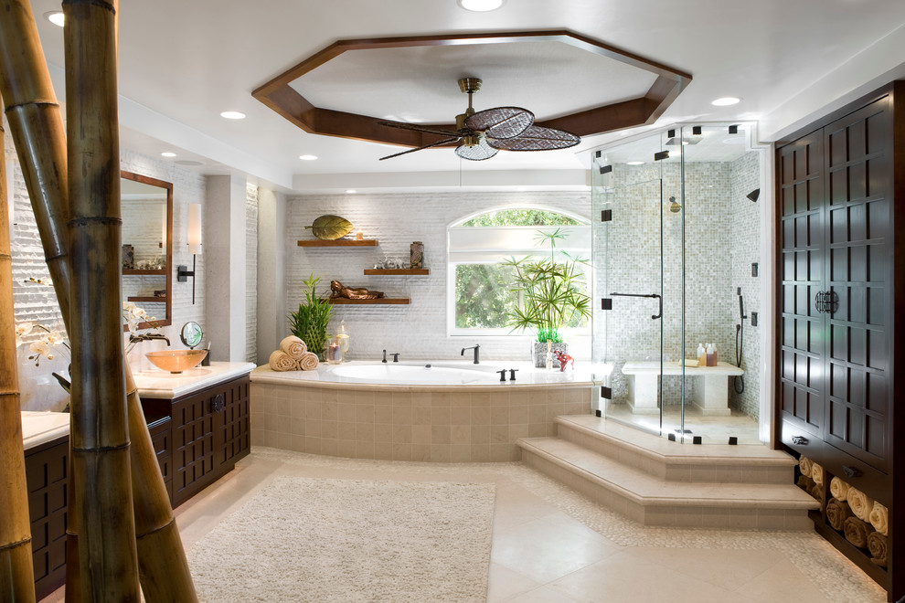 Свежая идея для дизайна: ванная комната в восточном стиле с настольной раковиной - отличное фото интерьера